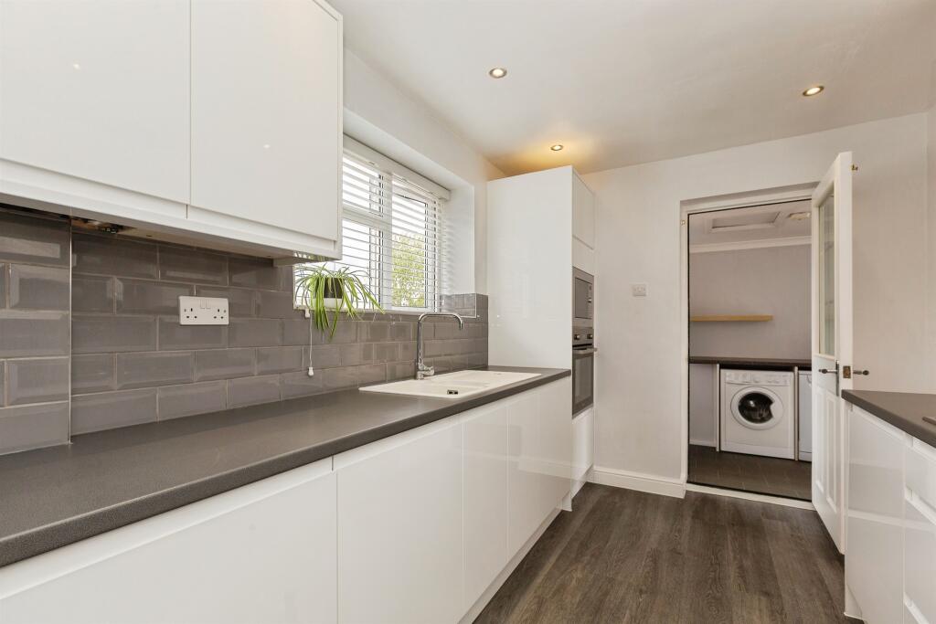 House in Slough, Burnham - View 2