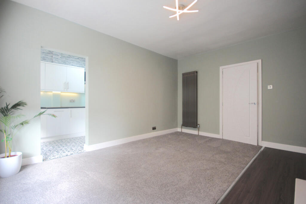 Apartment in Glasgow, Hangingshaw, King's Park - View 3