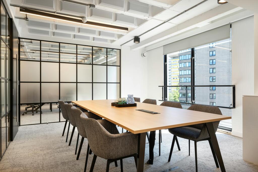 5th Floor Fitted