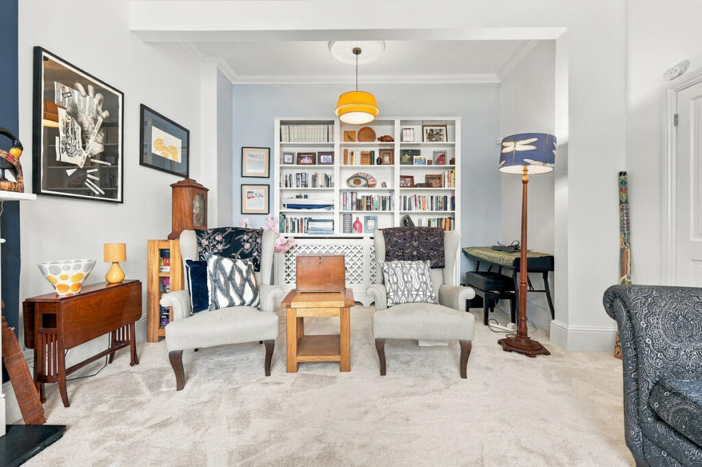 House in Westcliff-on-Sea, Milton, Prittlewell - More