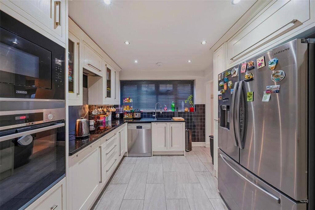 House in Dartford, Hook Green, Wilmington - View 4