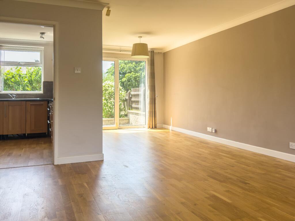 Hawthorn Close, Hove Edge, HD6 1RG photo 2