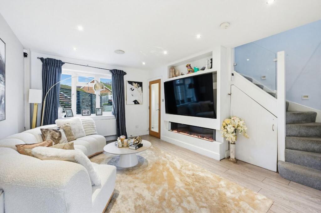 House in Tadworth, Tattenham Corner - View 4