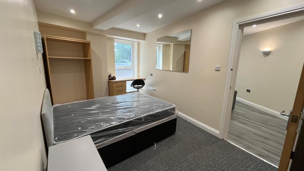 Apartment in Leeds - View 5