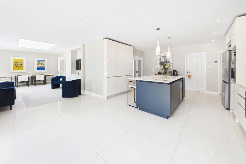 House in Surrey Heath, Surrey - View 5