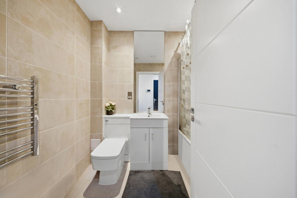 Apartment in Bromley, Bromley Park, Plaistow - View 4