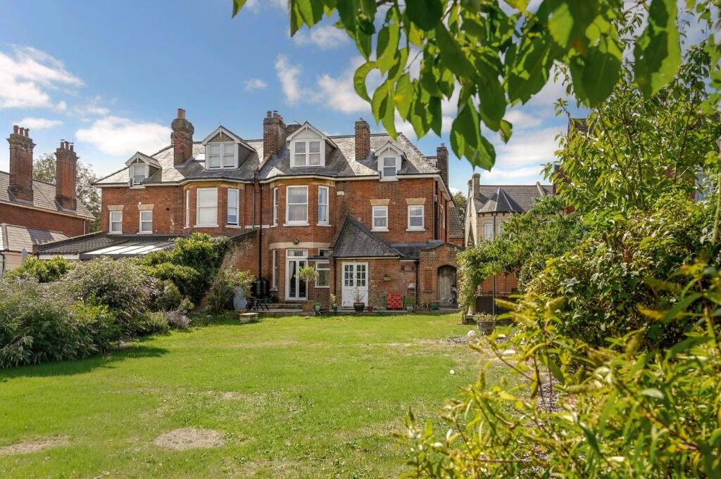 House in Tonbridge - More