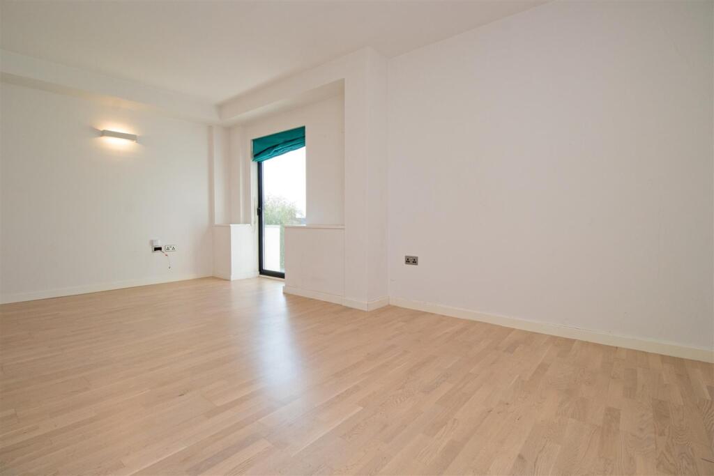 Apartment in Brighton - View 3