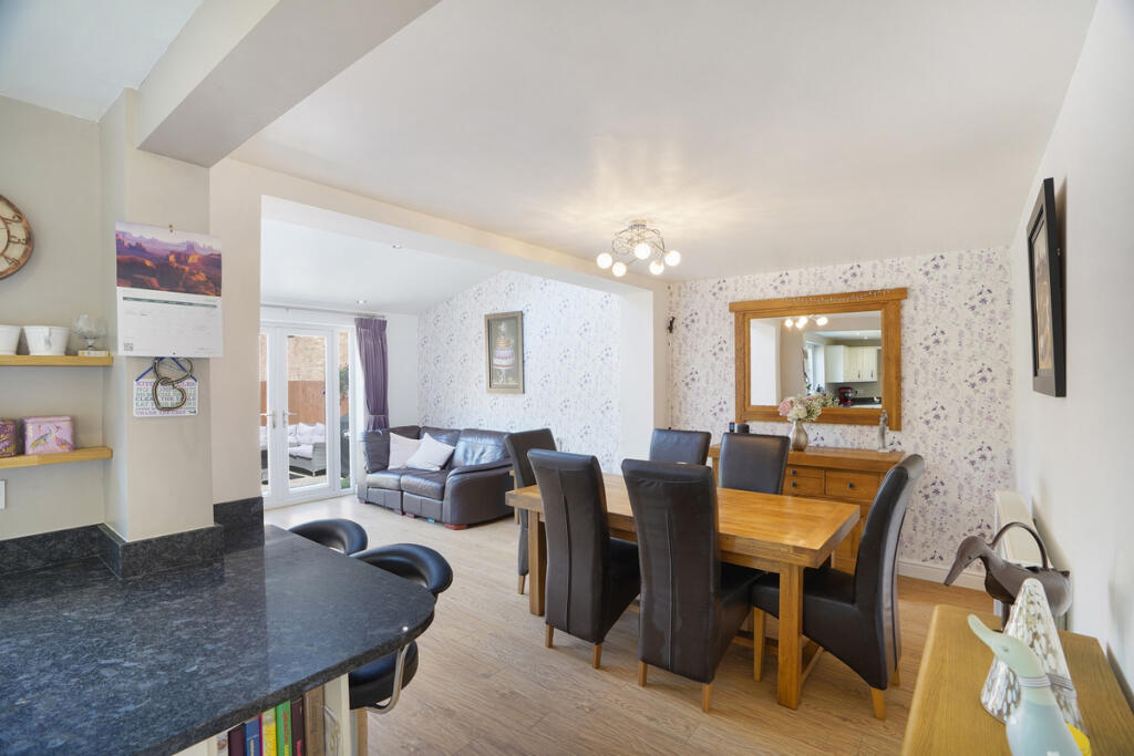 House in Rugby, Warwickshire - View 4