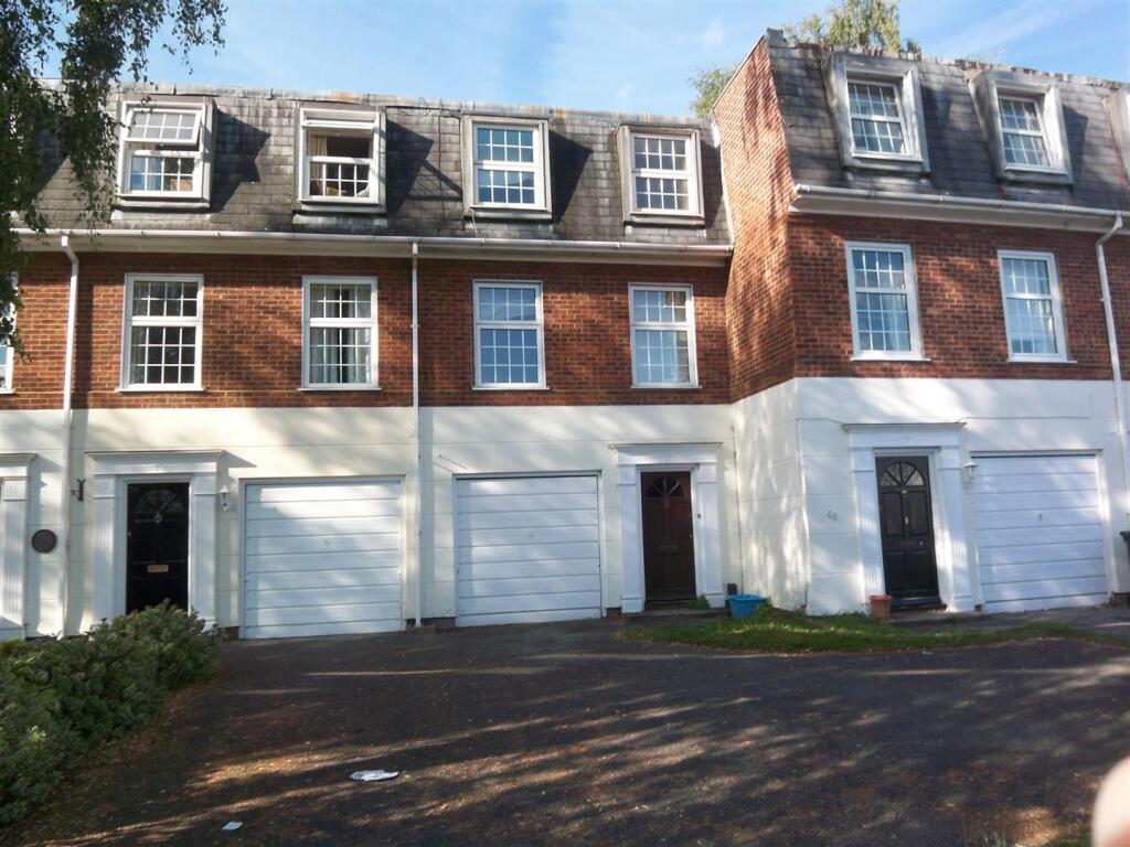 Main image of property: Close to Uni. - Victoria Street