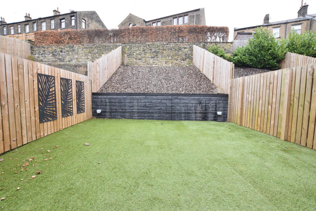 House in Huddersfield - View 4