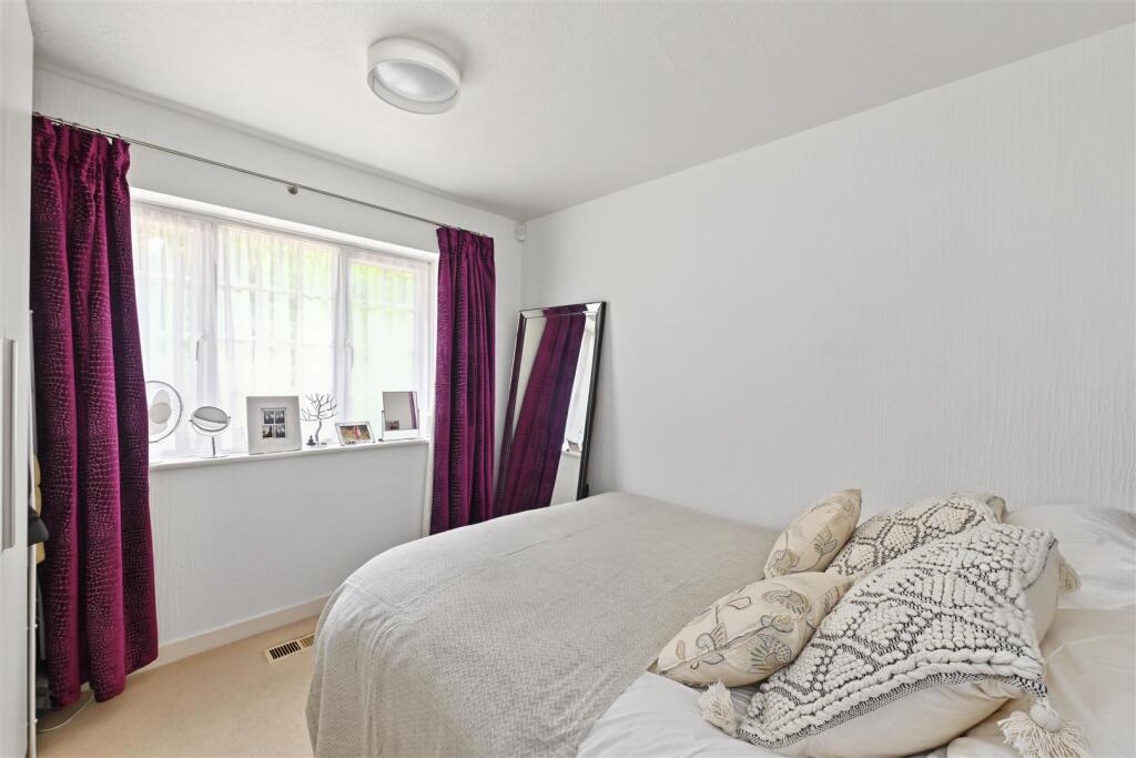 House in St Albans, West Common, Harpenden - More