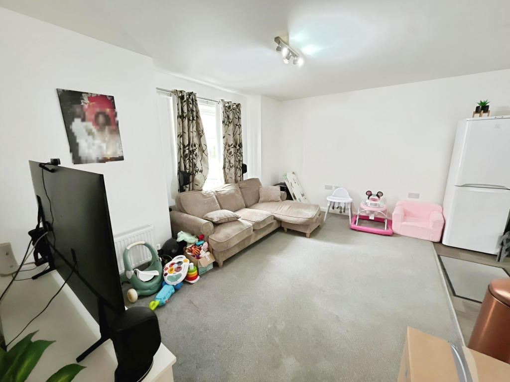 Apartment in Peterborough, Bretton - View 4