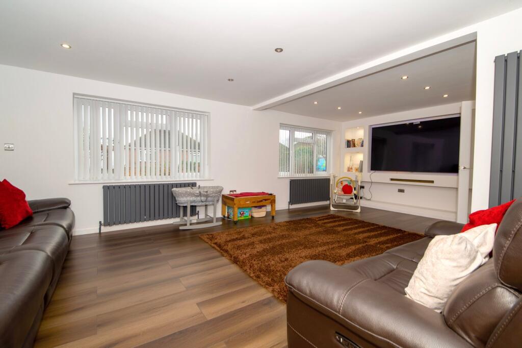 Chaucer Crescent, Newbury, RG14 photo 3