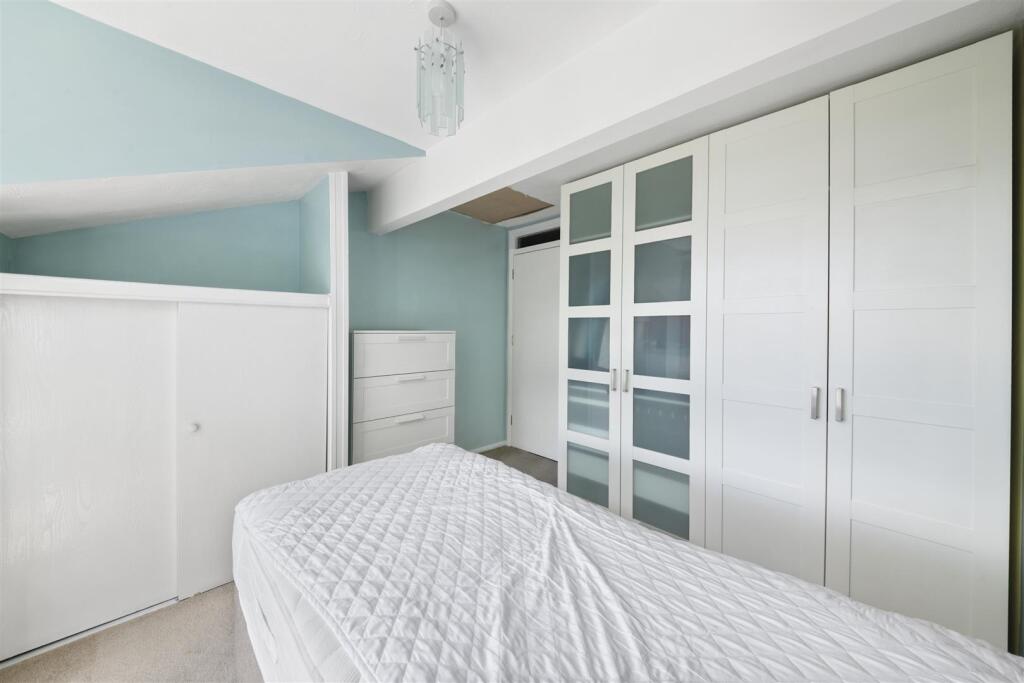 Verona Close, Uxbridge photo 4