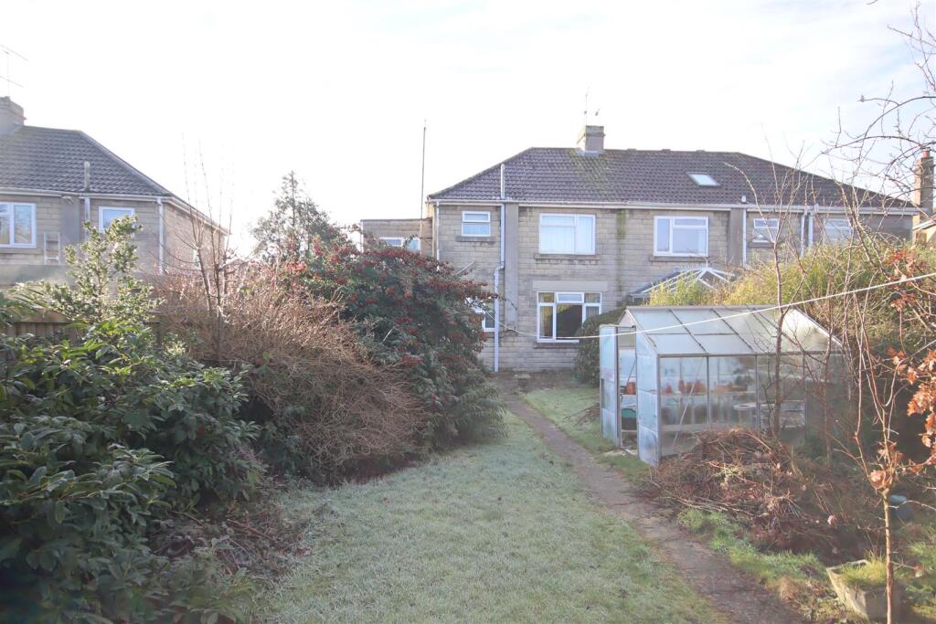 Yewstock Crescent West, Chippenham photo 2