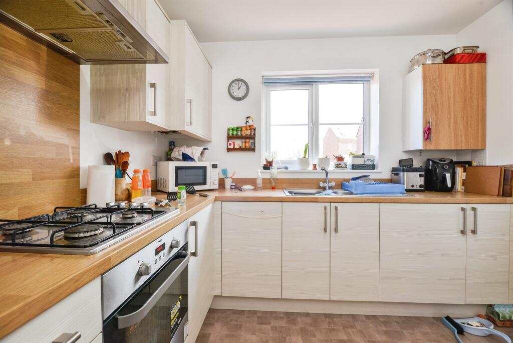 House in Stockton-on-Tees, Queensgate - More