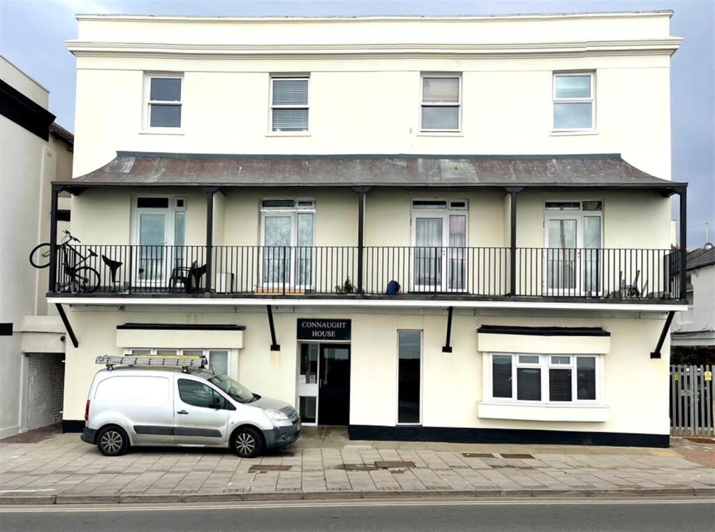 Studio flat on The Esplanade, Bognor Regis, £55,000