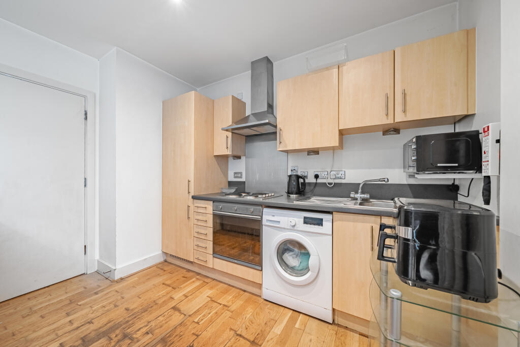 Apartment in Chertsey - View 5