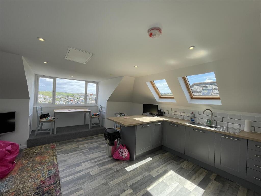 Upper Hillcrest, Perranporth photo 3
