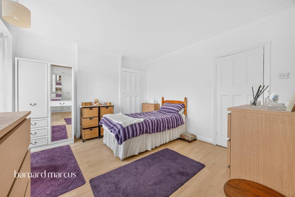 House in Croydon - More