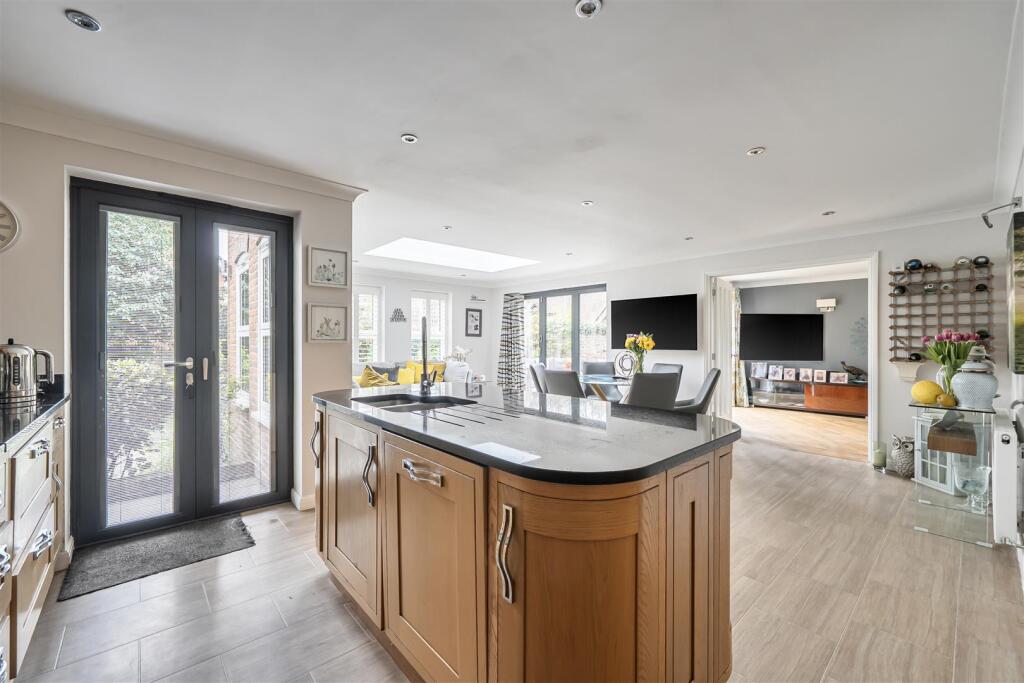House in Berkshire, Barkham - View 5