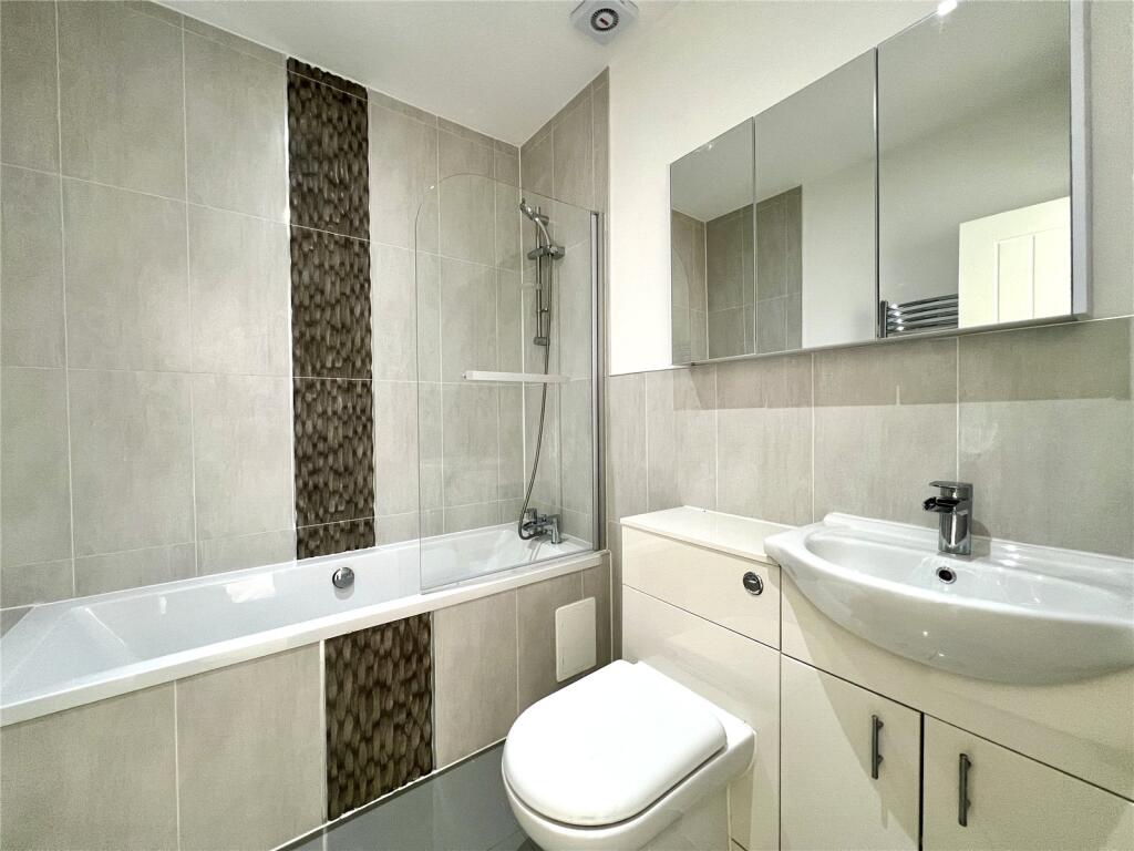 Apartment in Guildford, Surrey - View 4