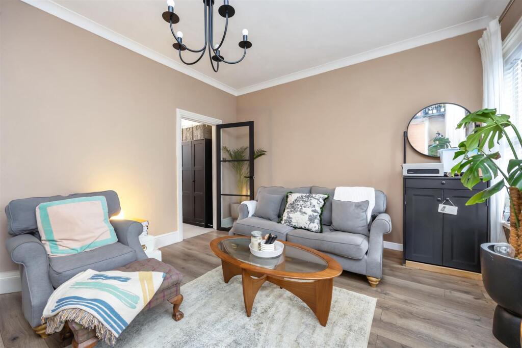 Apartment in Brighton - View 4
