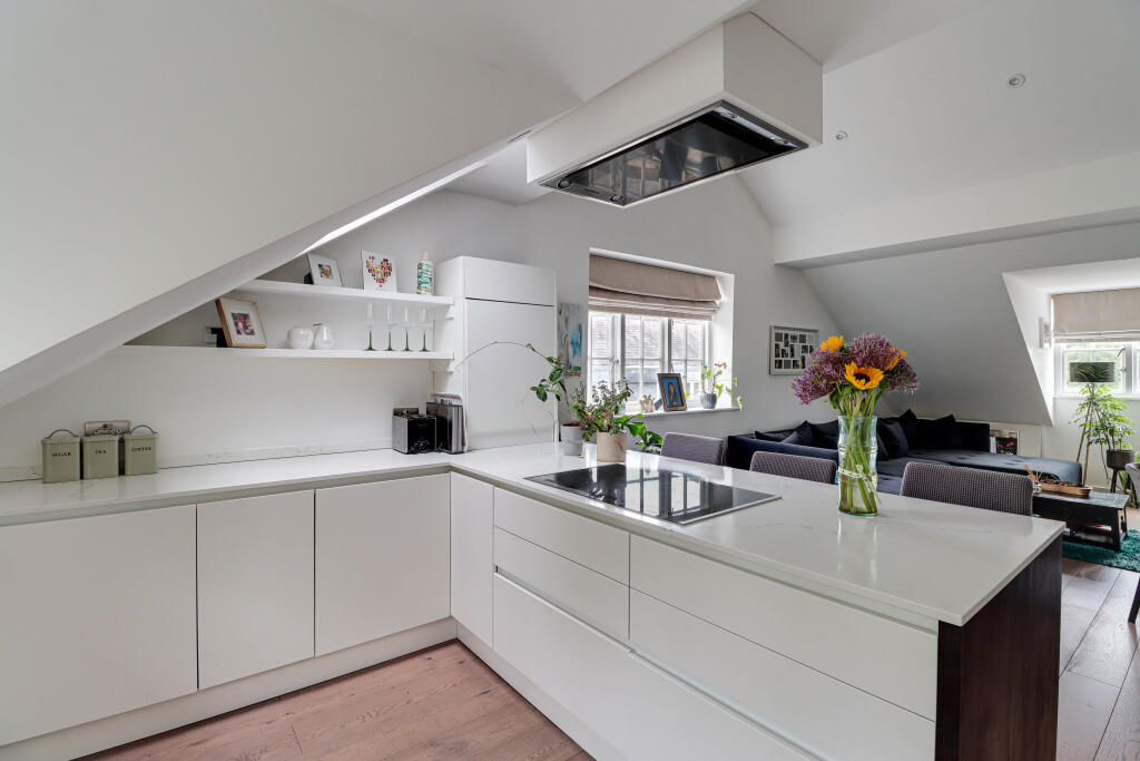 Apartment in St Albans - View 4