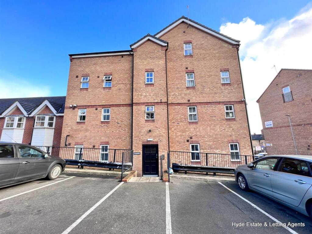 Main image of property: Flat 3 Richmond House, St. Andrews Square, Stoke-On-Trent, ST4 7GE