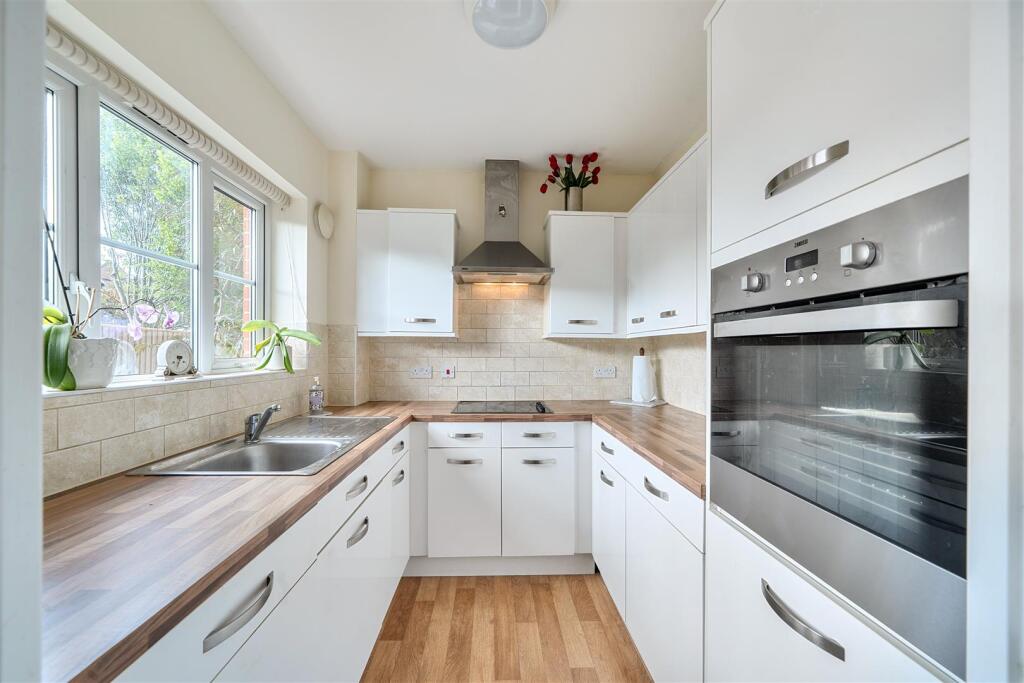 Apartment in Wimborne Minster, Dorset - View 2