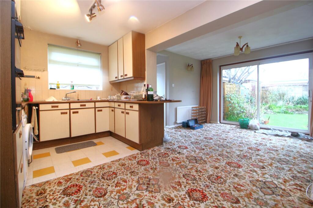Pinewood Road, Hordle, Lymington, Hampshire, SO41 photo 3