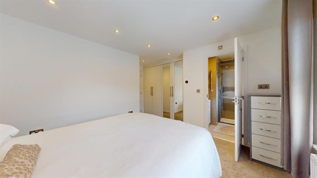 House in Milton Keynes, Fairfields - View 5