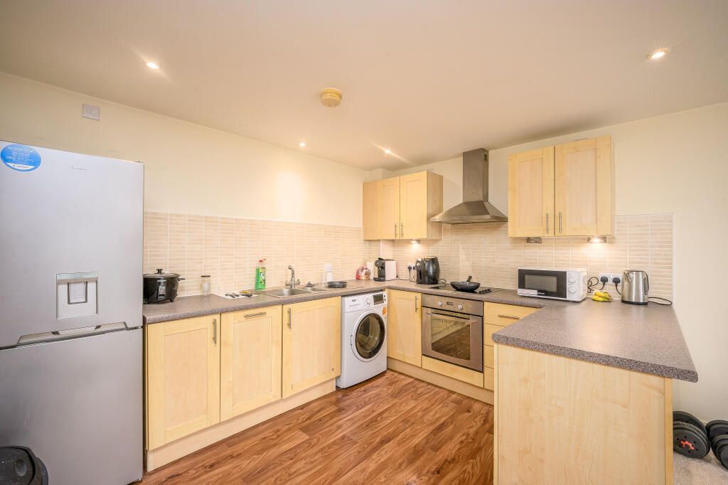 Apartment in West Bromwich, Stone Cross - More