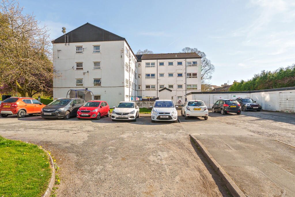 2-bed flat on 46 Helm Close, Bowness-on-Windermere, £149,500