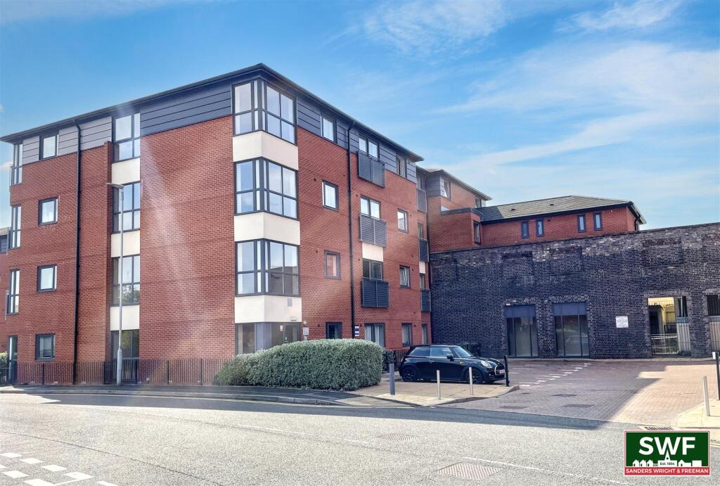 2-bed flat on Broad Gauge Way, Wolverhampton, £110,000