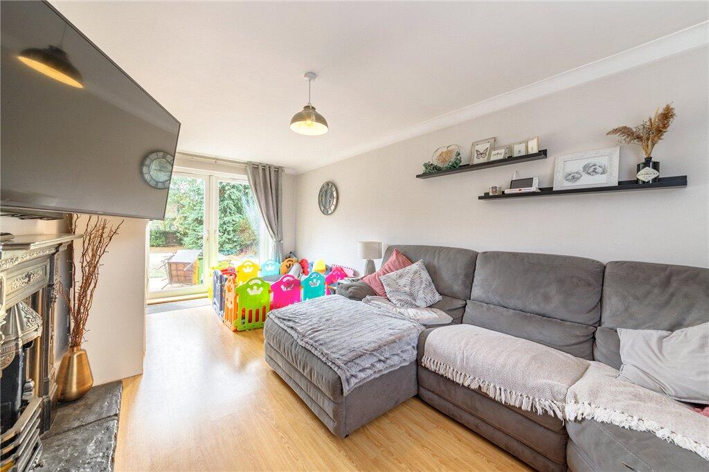 Winchgrove Road, Bracknell, Berkshire photo 2