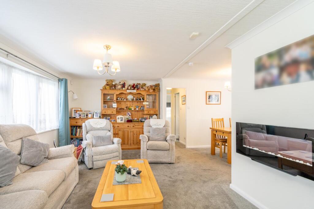 Conifer Way, Nyetimber, Bognor Regis photo 4