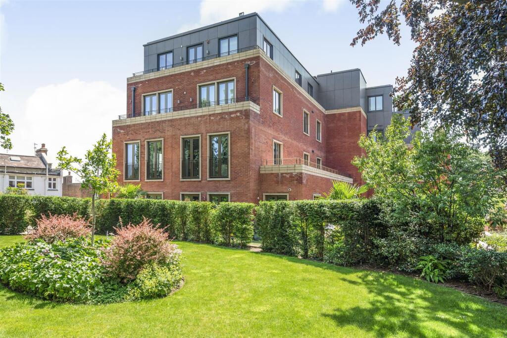 Apartment in London - More
