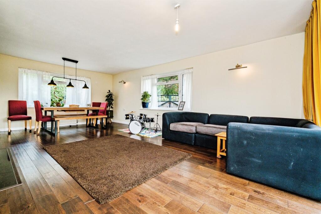 Whylands Crescent, Worthing photo 2