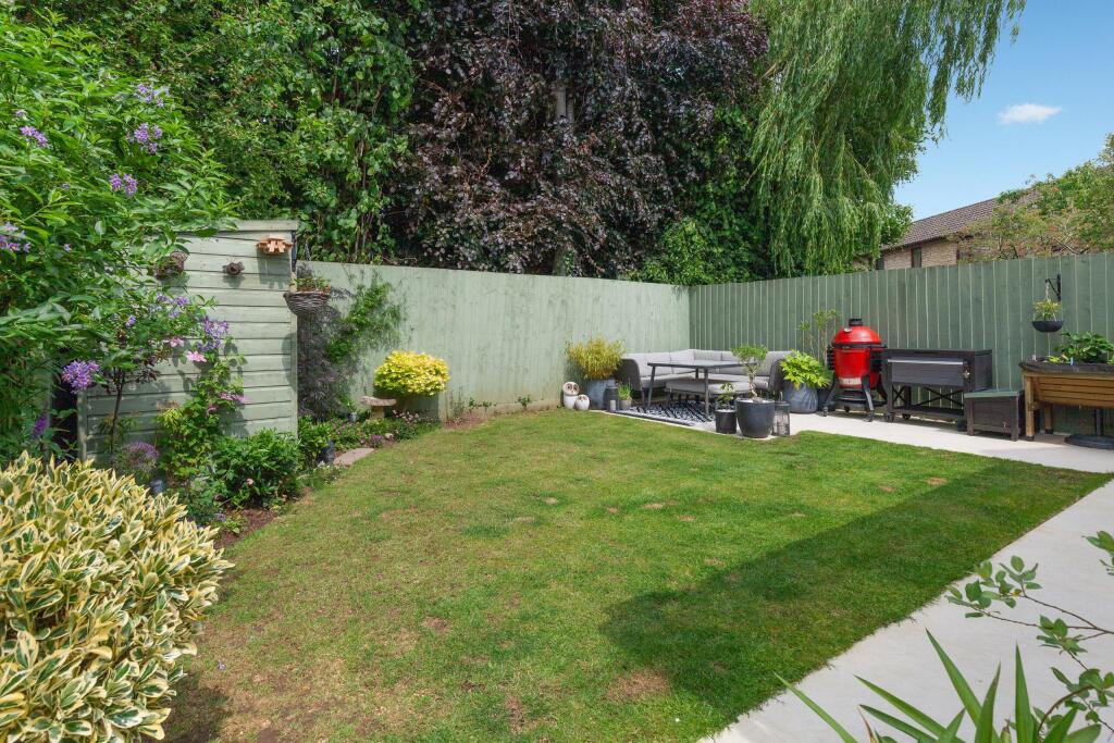 Dovehouse Close, Eynsham, Oxfordshire photo 3