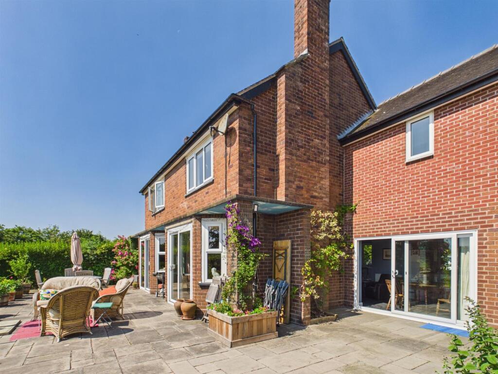 Main image of property: Llansantffraid