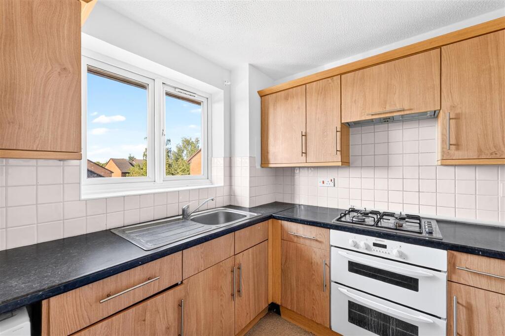 Apartment in Romford - View 4