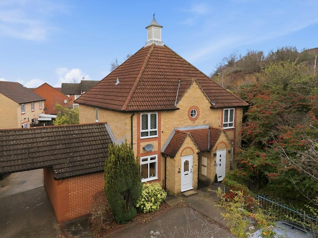 Apartment in Thurrock, Essex - More