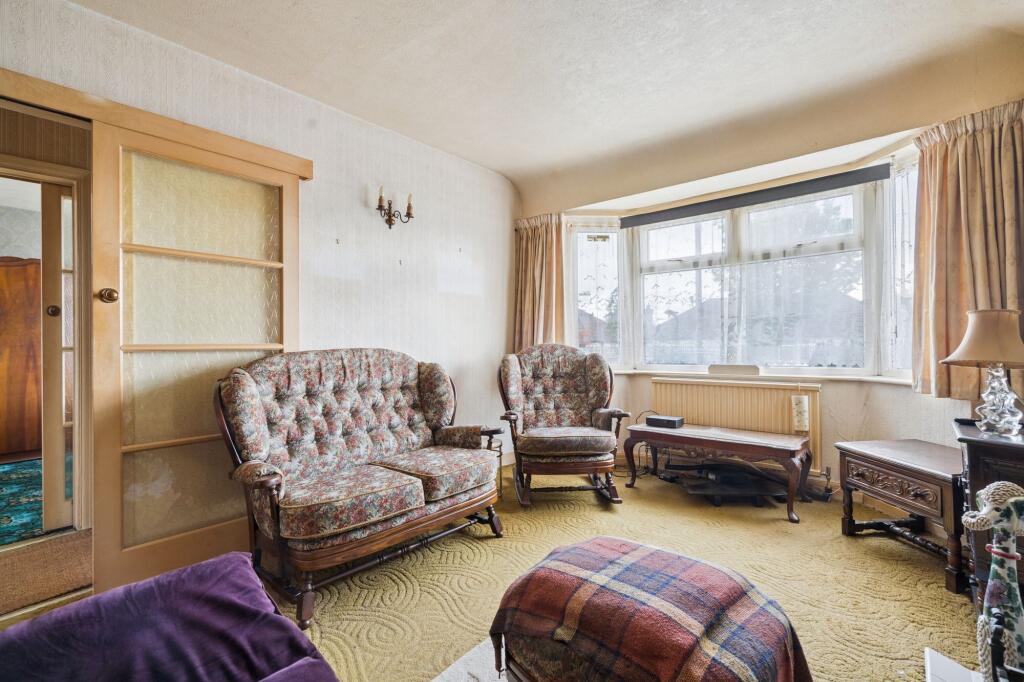 Compton Place, Carpenders Park, Watford, WD19 photo 2