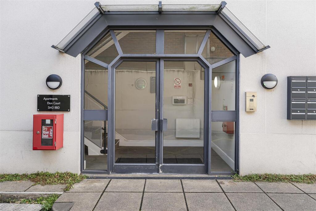Apartment in Sutton - View 3