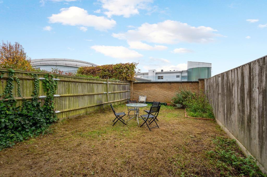 House in London - View 3