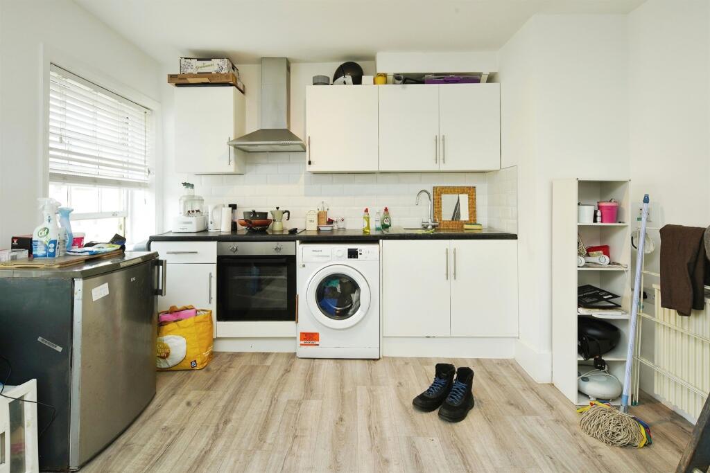 Apartment in Brighton - View 3
