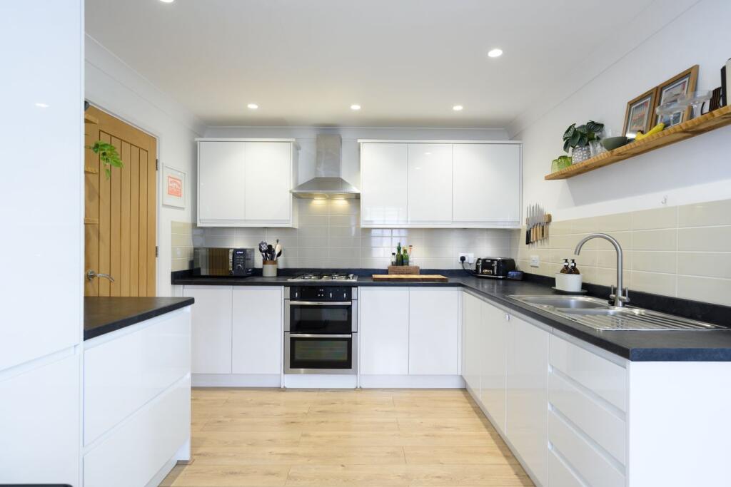 House in Elmbridge, Surrey - More