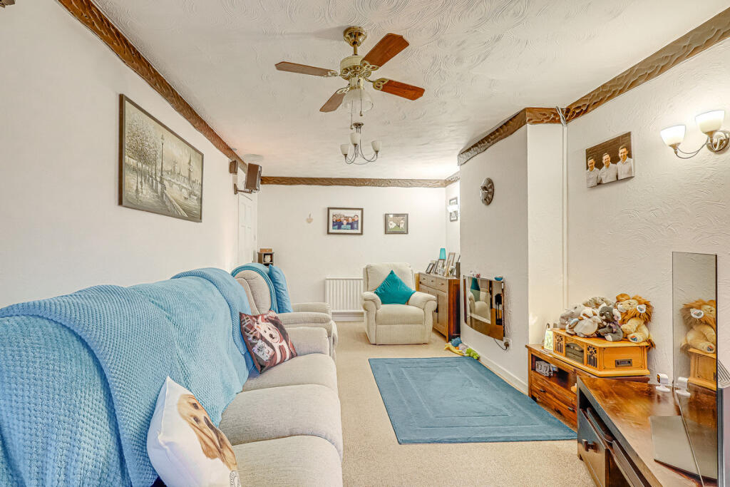 Briarwood Close, Leigh-on-sea, SS9 photo 3